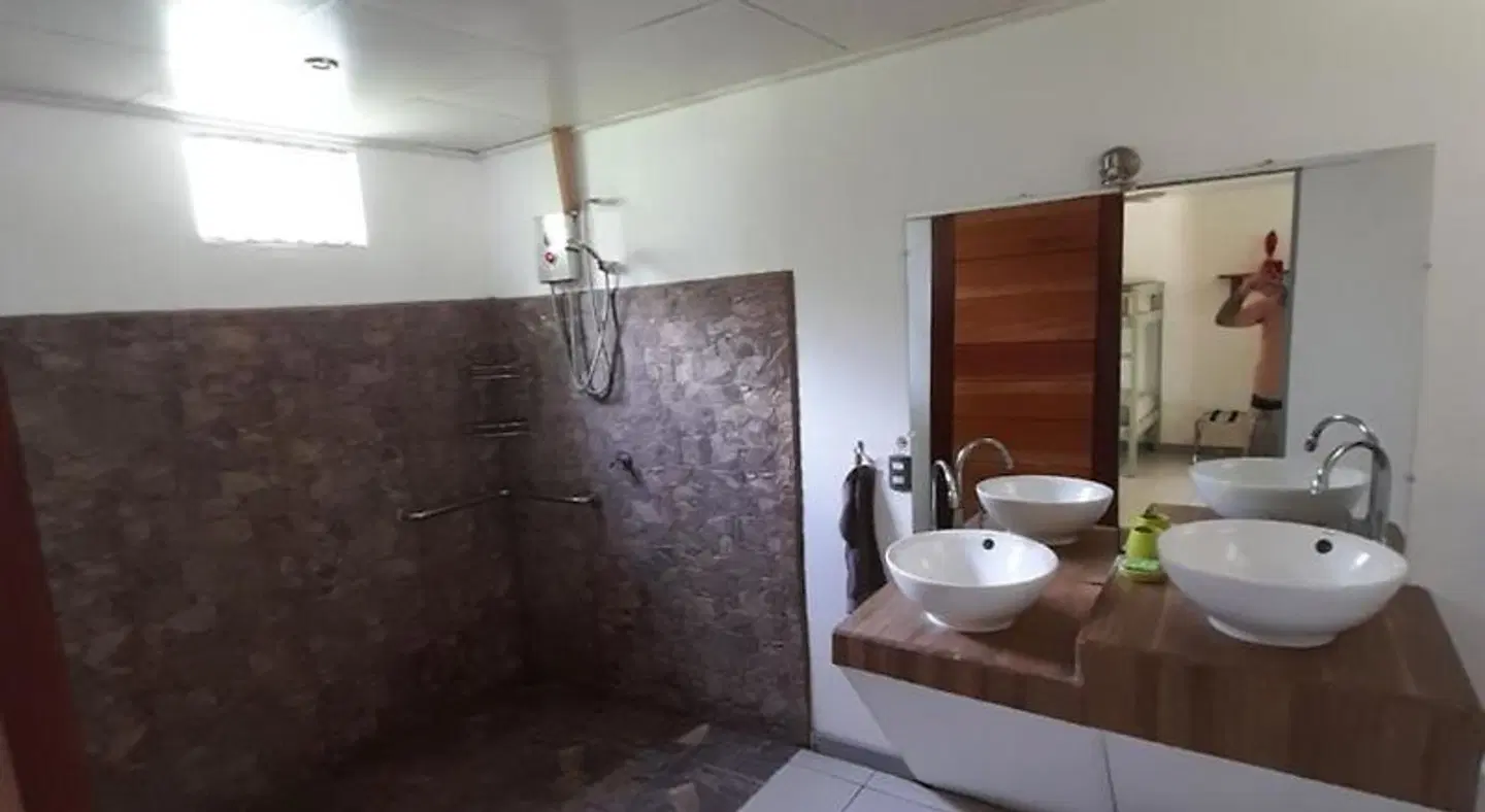 Le Colibri Rouge Hotel Cabinas - El Colibri Rojo Badezimmer