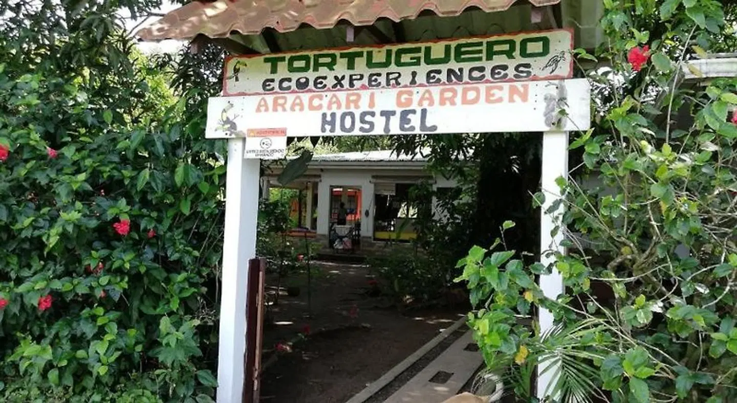 Aracari Garden Hostel EXTERIOR