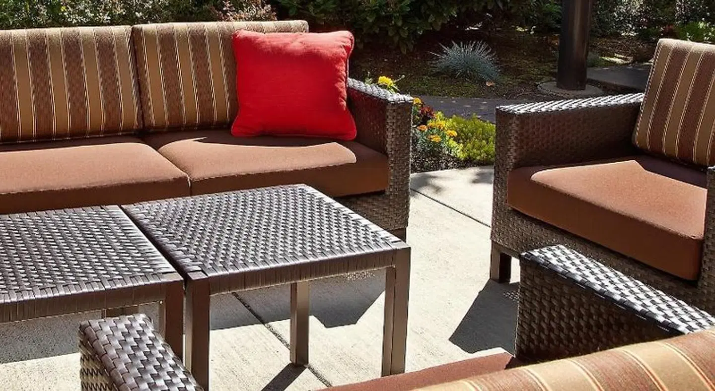 Courtyard by Marriott Boston Natick Terrasse