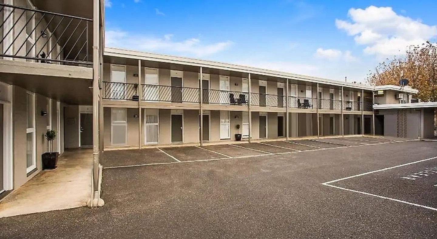 Comfort Inn Western EXTERIOR
