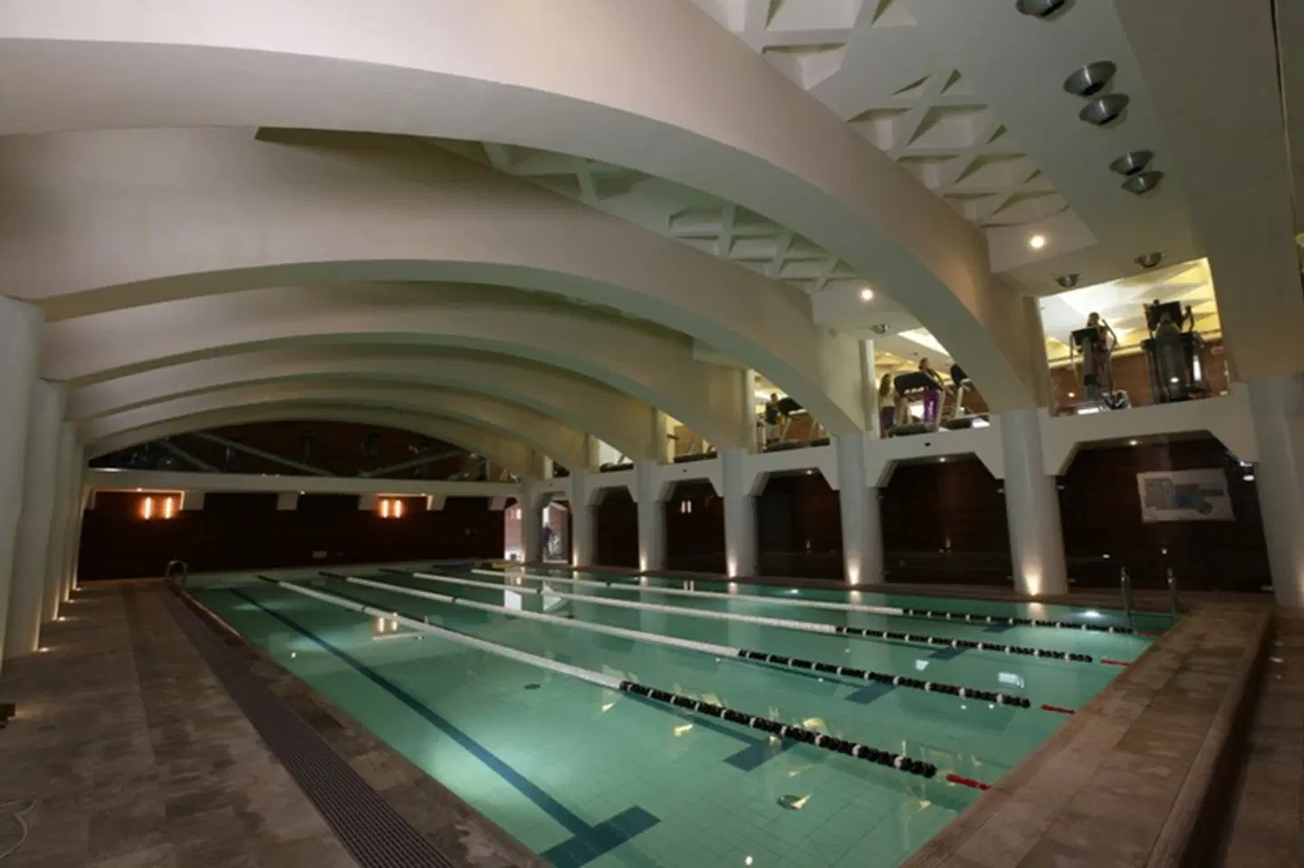 4 Spa Resort Hotel Hallenbad