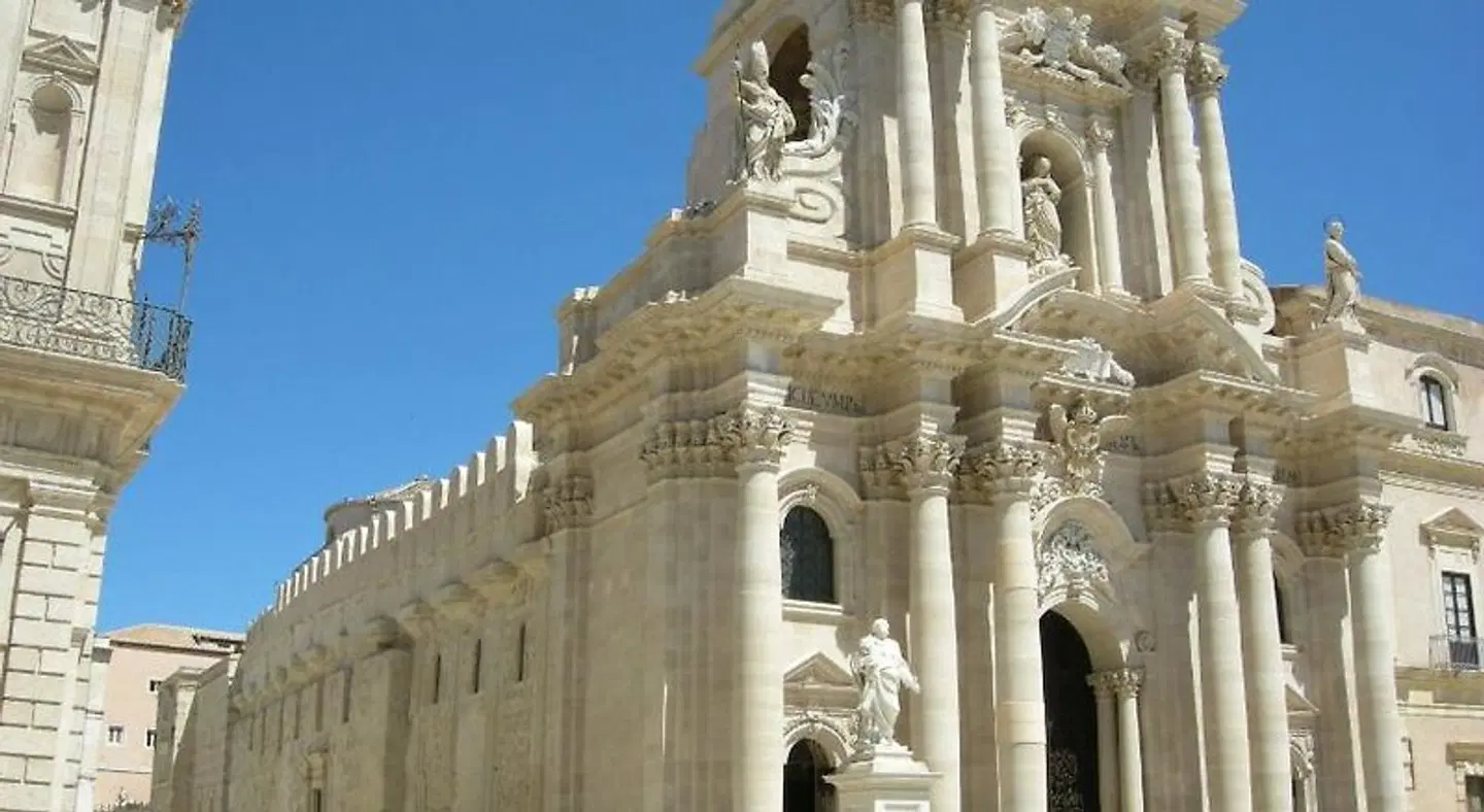 Sorella Luna EXTERIOR