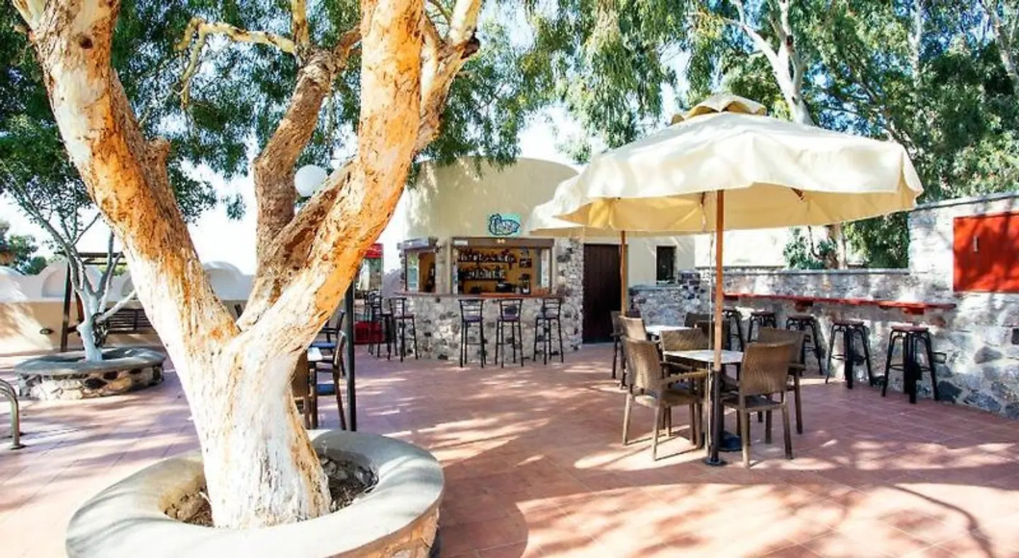 Artemis Perissa Terrasse