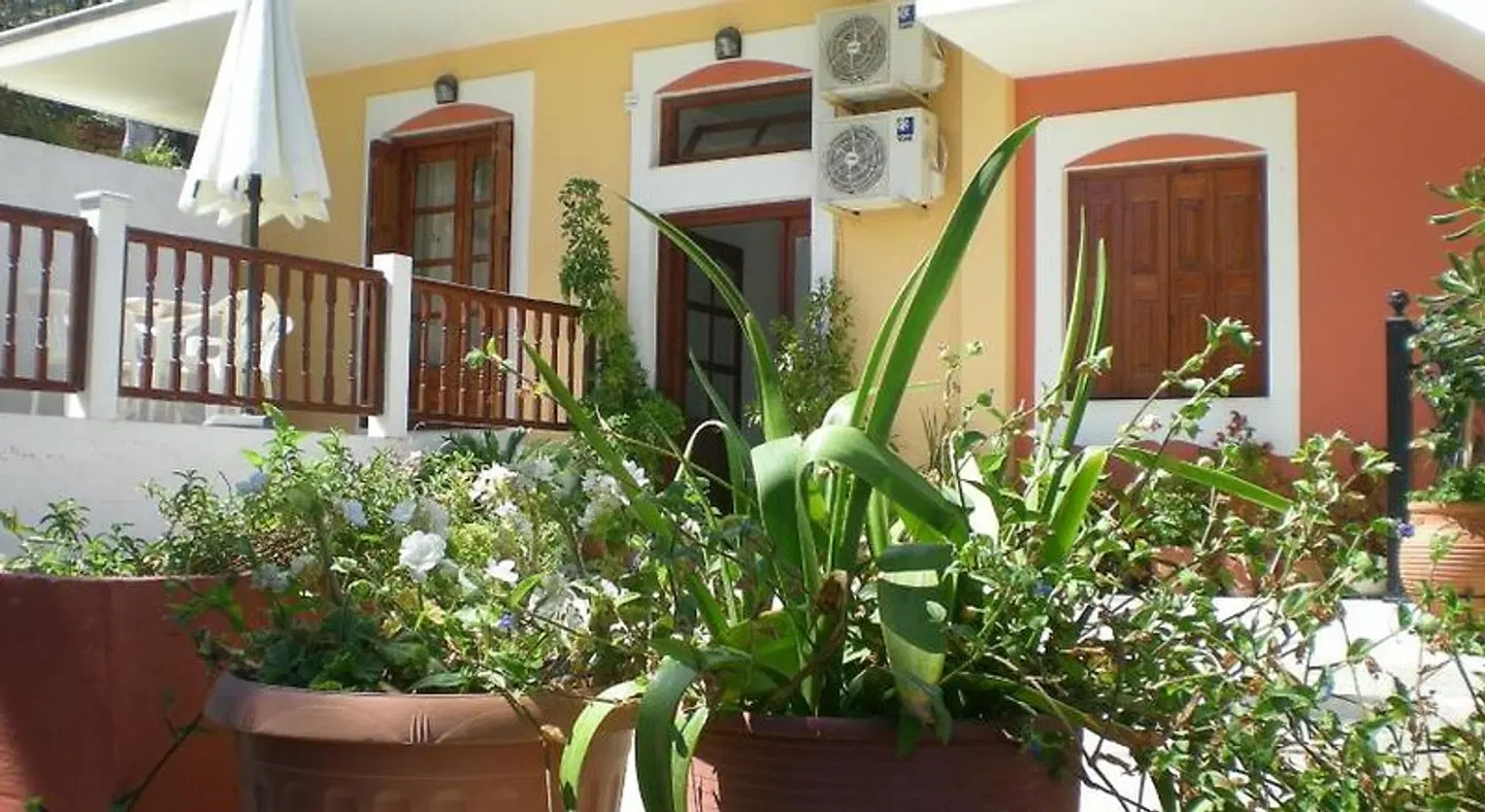 Gregory Studios Terrasse