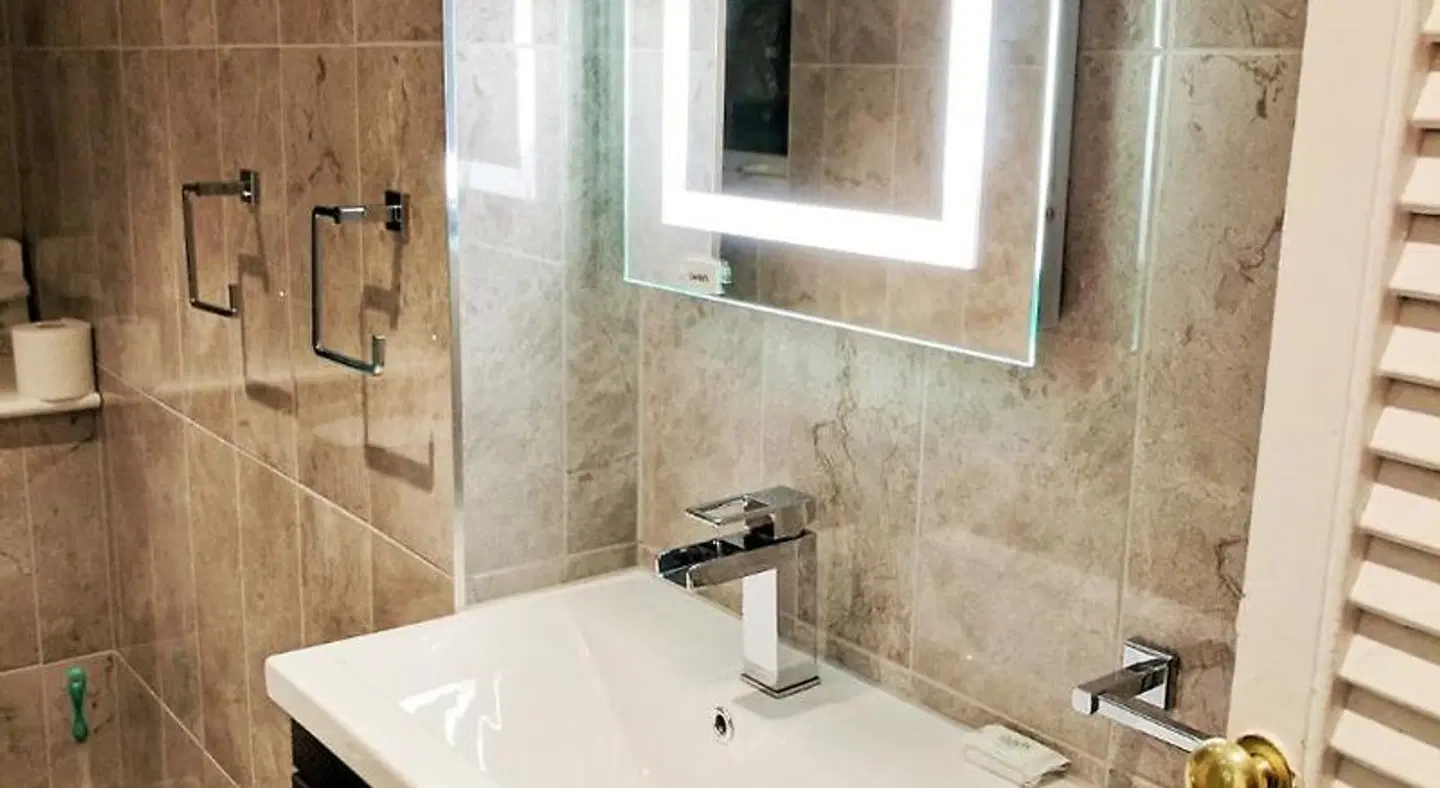 Glendevon House Hotel Badezimmer