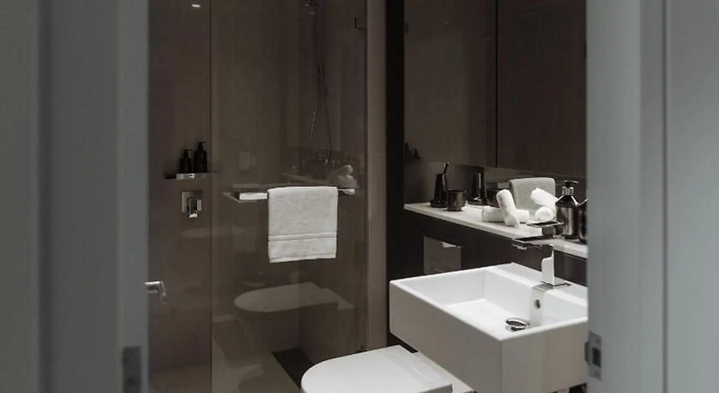 SKYE Suites Green Square Badezimmer