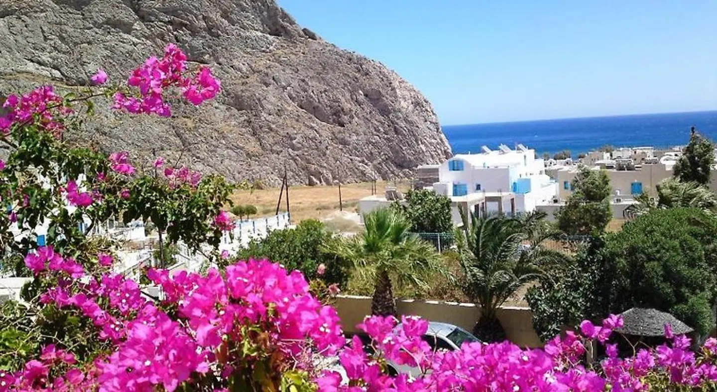 Artemis Perissa EXTERIOR