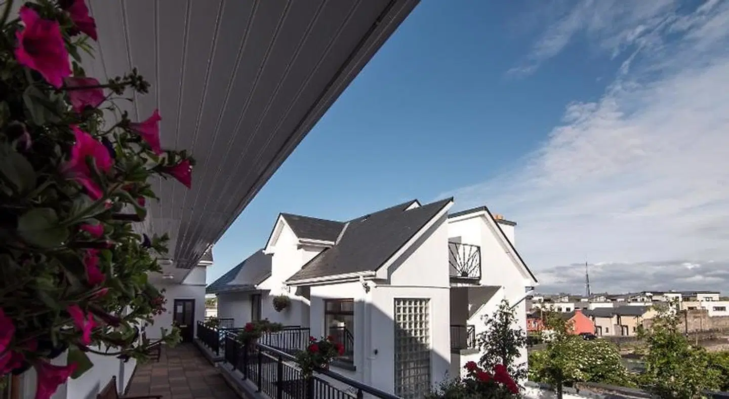 Donegan Court Aparthotel EXTERIOR