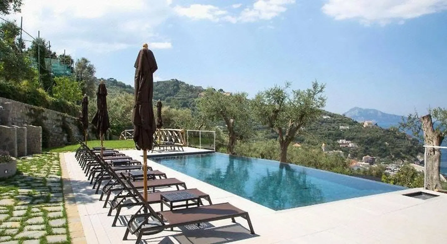 Villa Fiorella Art Hotel OUTDOOR_POOL