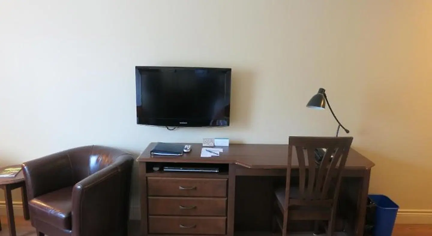 Days Inn by Wyndham Levis ROOM_EXAMPLE