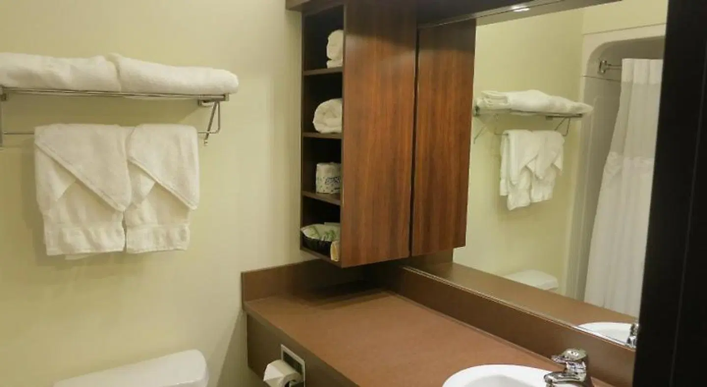 Days Inn by Wyndham Levis ROOM_EXAMPLE