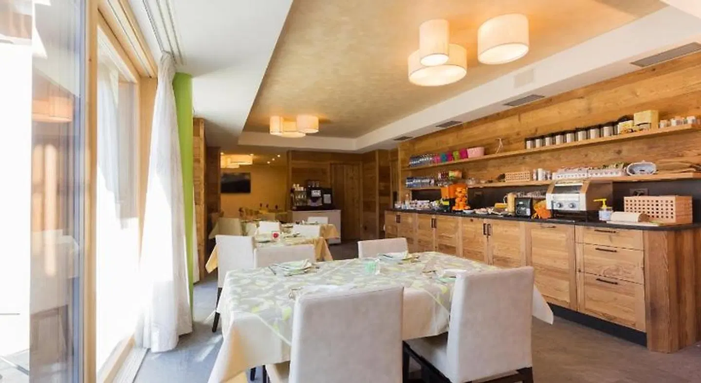 Green Rose Restaurant