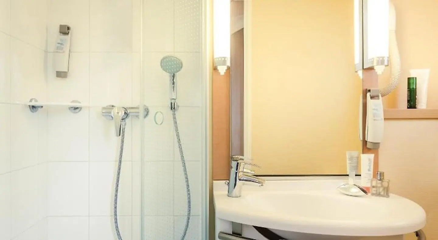 ibis Nantes Centre Tour Bretagne Badezimmer