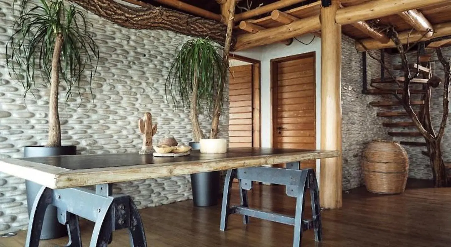 Gloria Maris Hotel Suites and Villa Bar