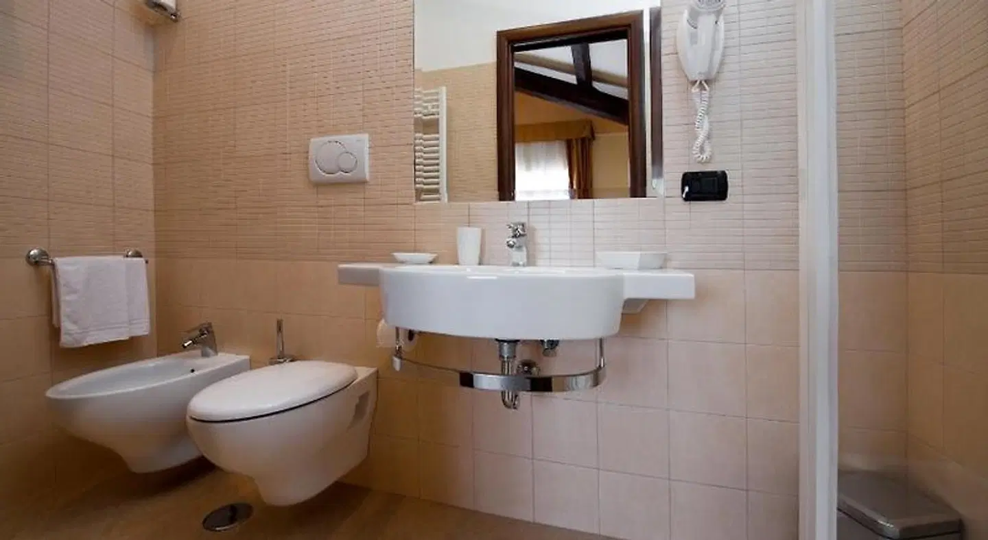 Roma Tiburtina Metro Badezimmer