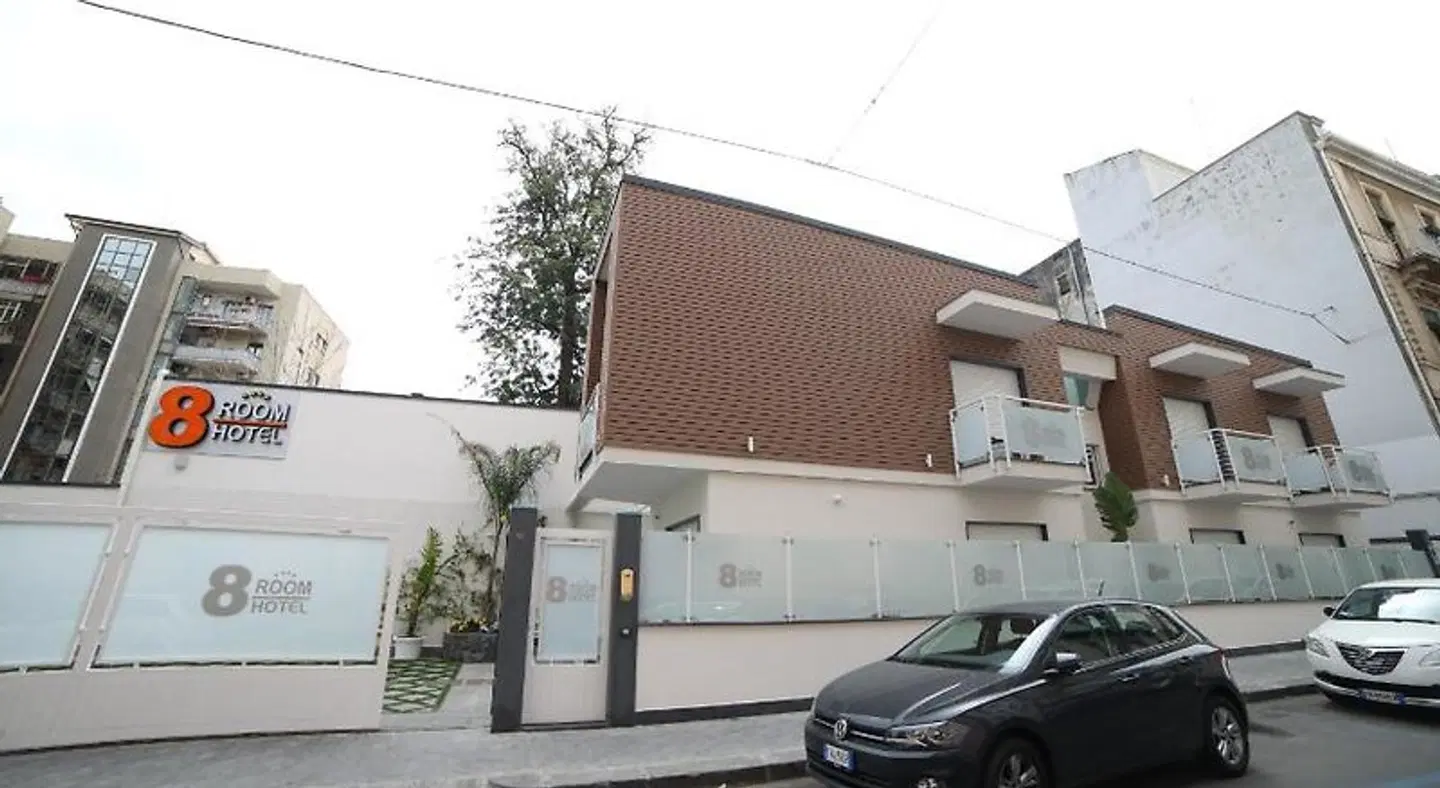 8 Room Hotel EXTERIOR