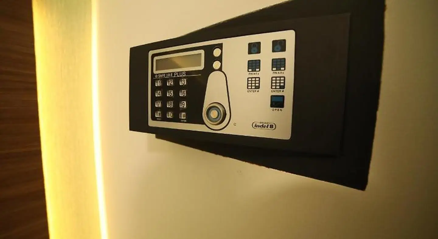 8 Room Hotel MODEL_IMPRESSION