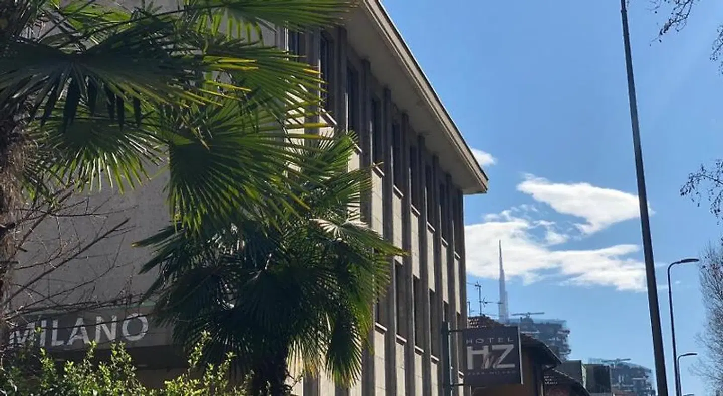 Zara Milano EXTERIOR