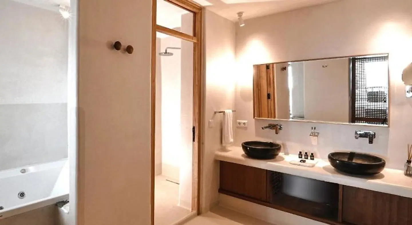 Perios Beach House - Adults Only Badezimmer