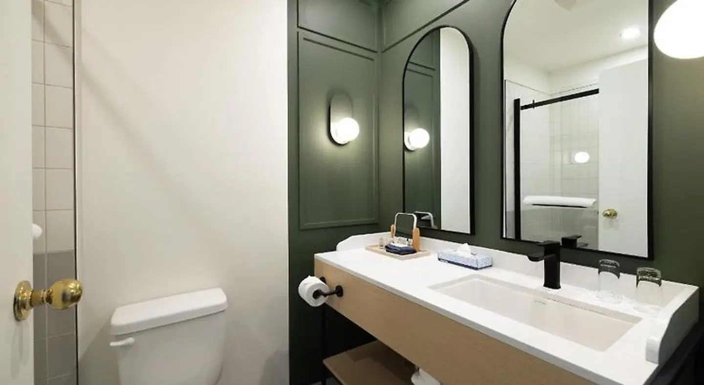 Auberge de la Montagne Coupée Badezimmer