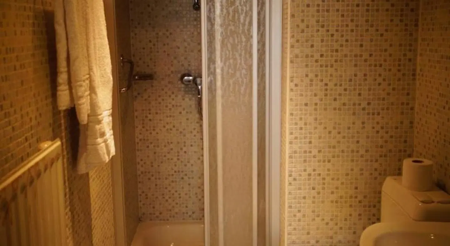 Hotel Midi - Zuid Badezimmer