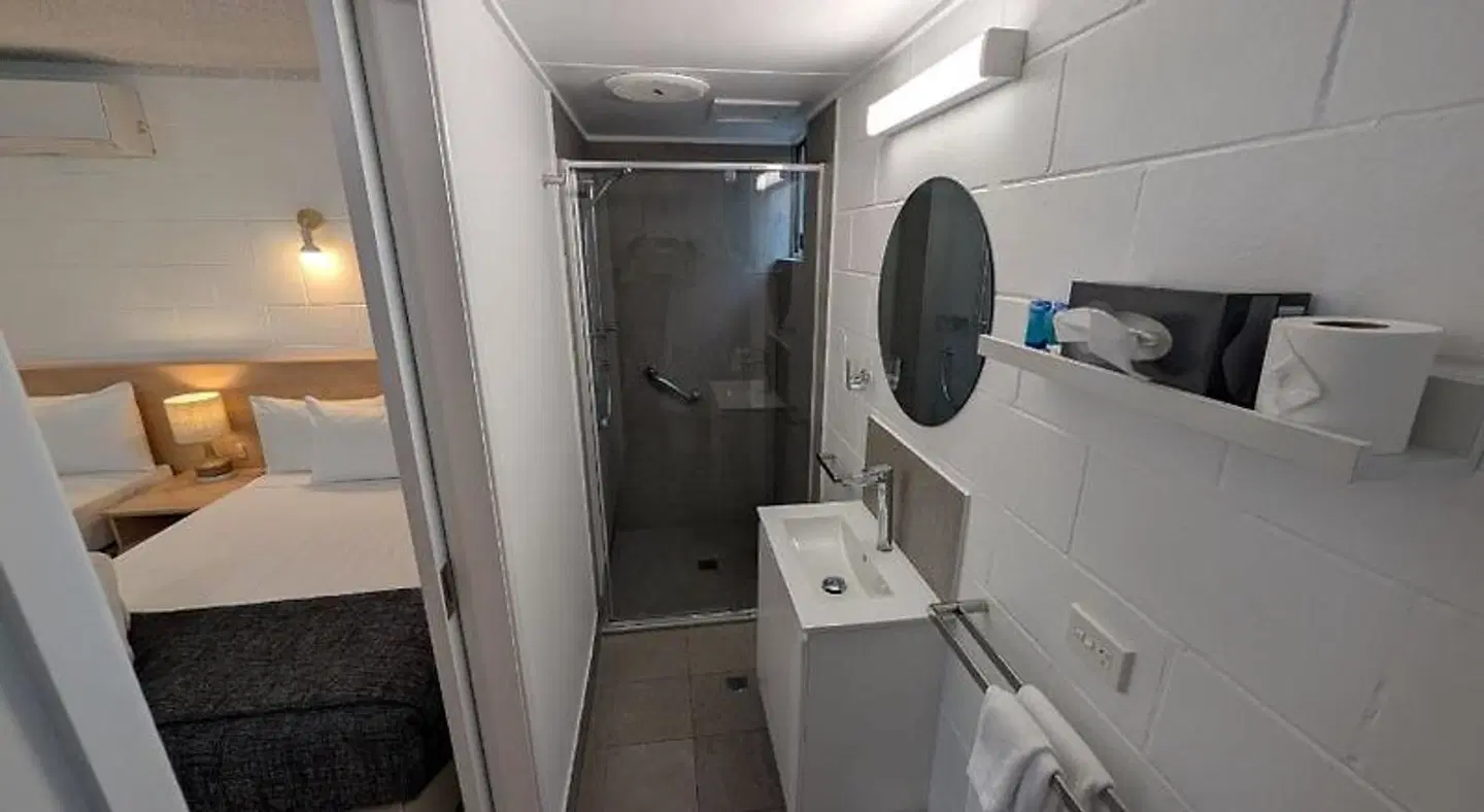 Moffat Beach Motel Badezimmer