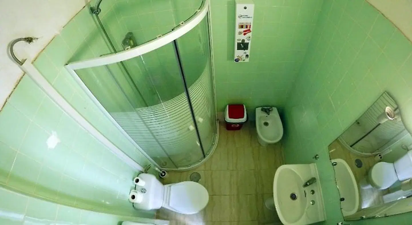 Hostel Euro Holitel Badezimmer