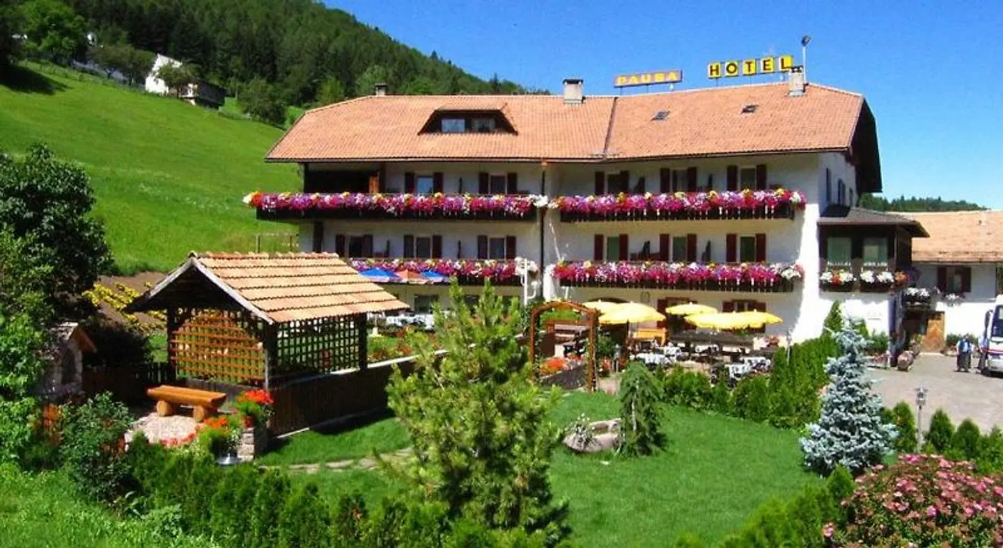 Pausa EXTERIOR