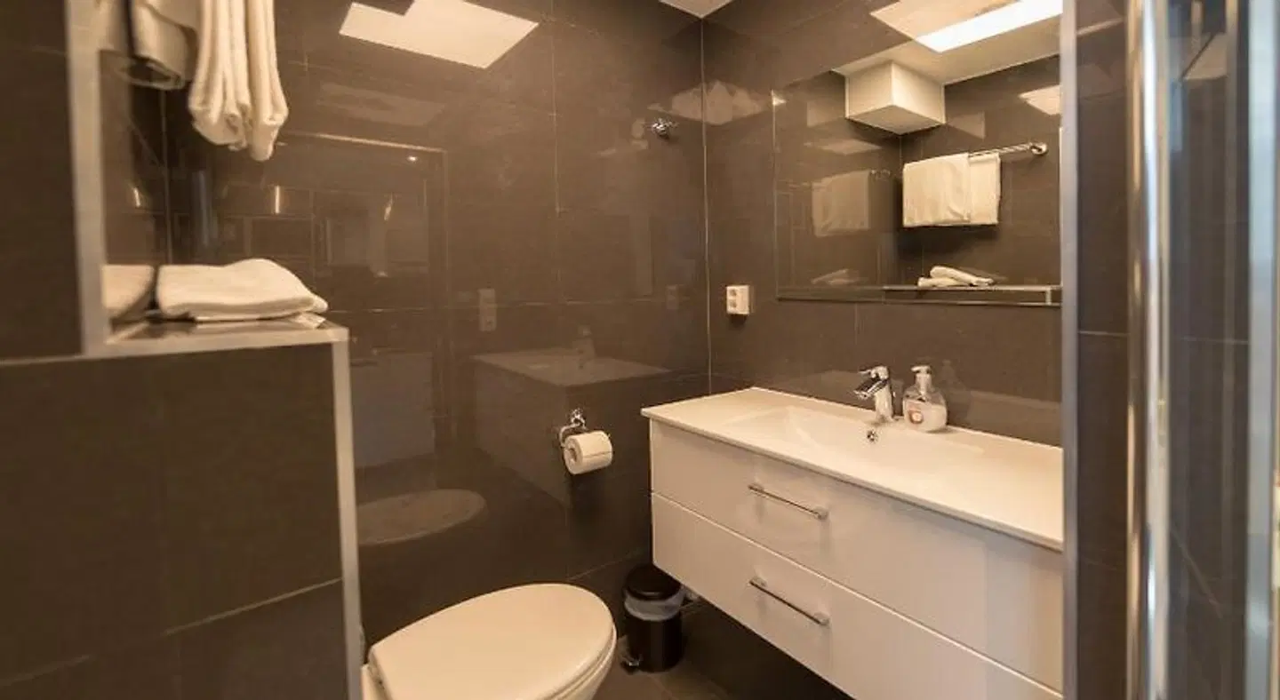 Svartisen Apartment Hotel Badezimmer