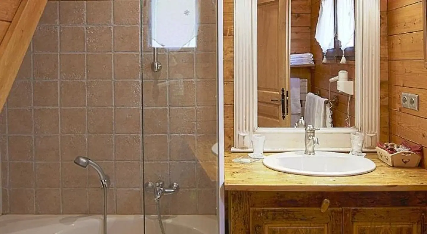 Les Chalets de La Serraz Badezimmer