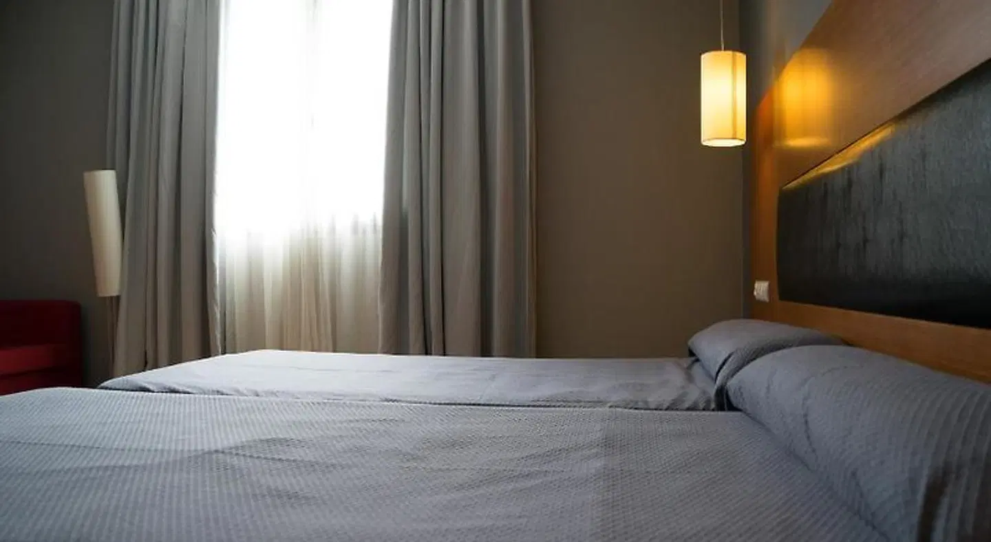 Romero Merida ROOM_EXAMPLE