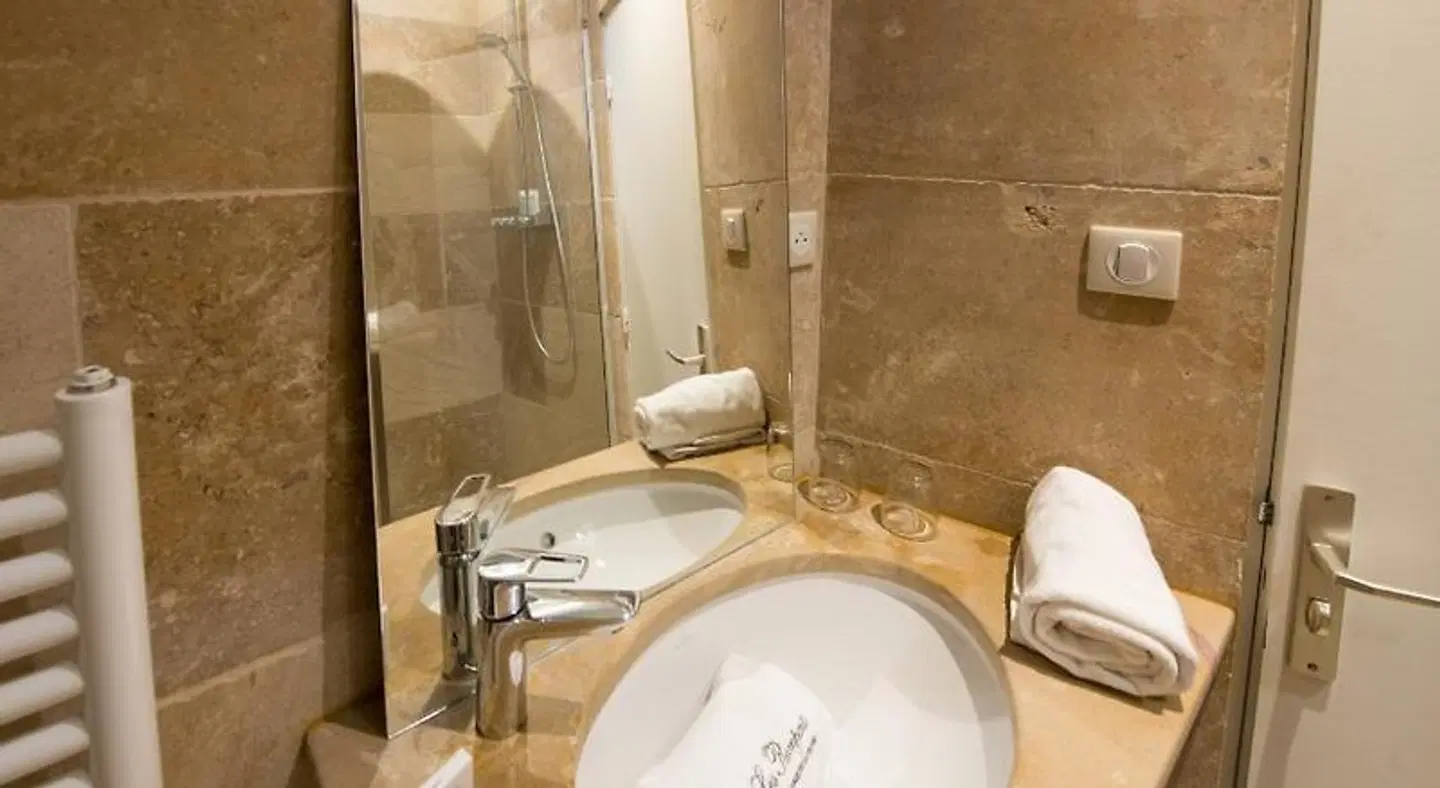 Les Remparts Hotels et Demeures Historiques Badezimmer