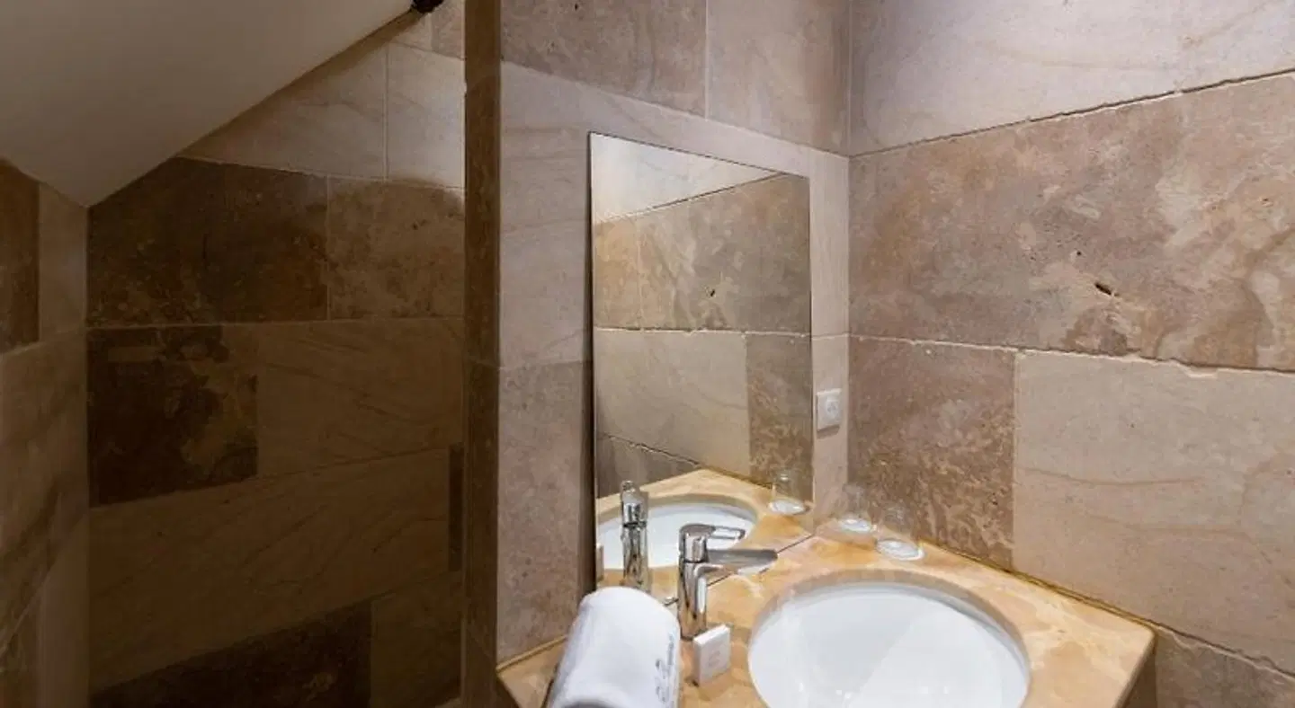 Les Remparts Hotels et Demeures Historiques Badezimmer