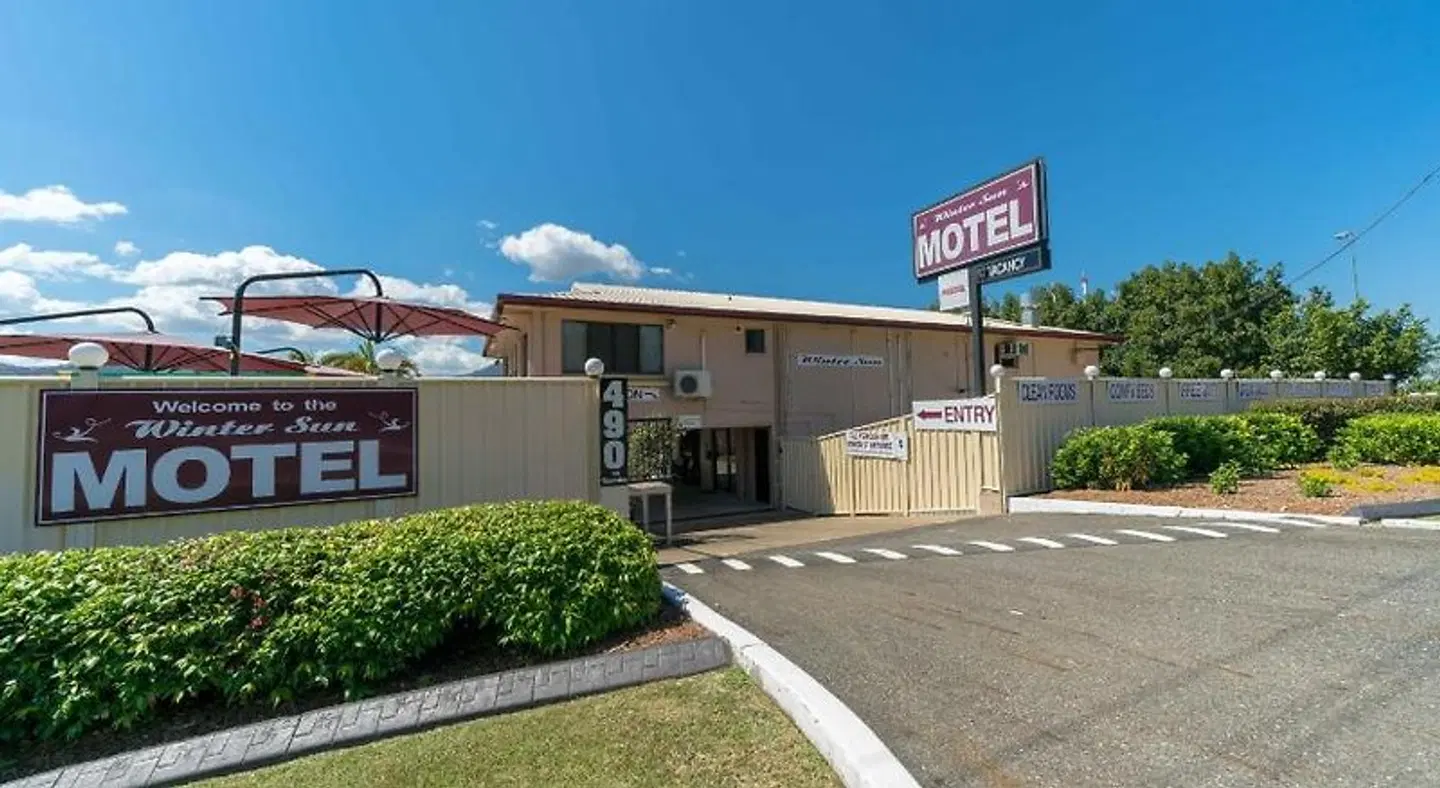 Winter Sun Motel EXTERIOR