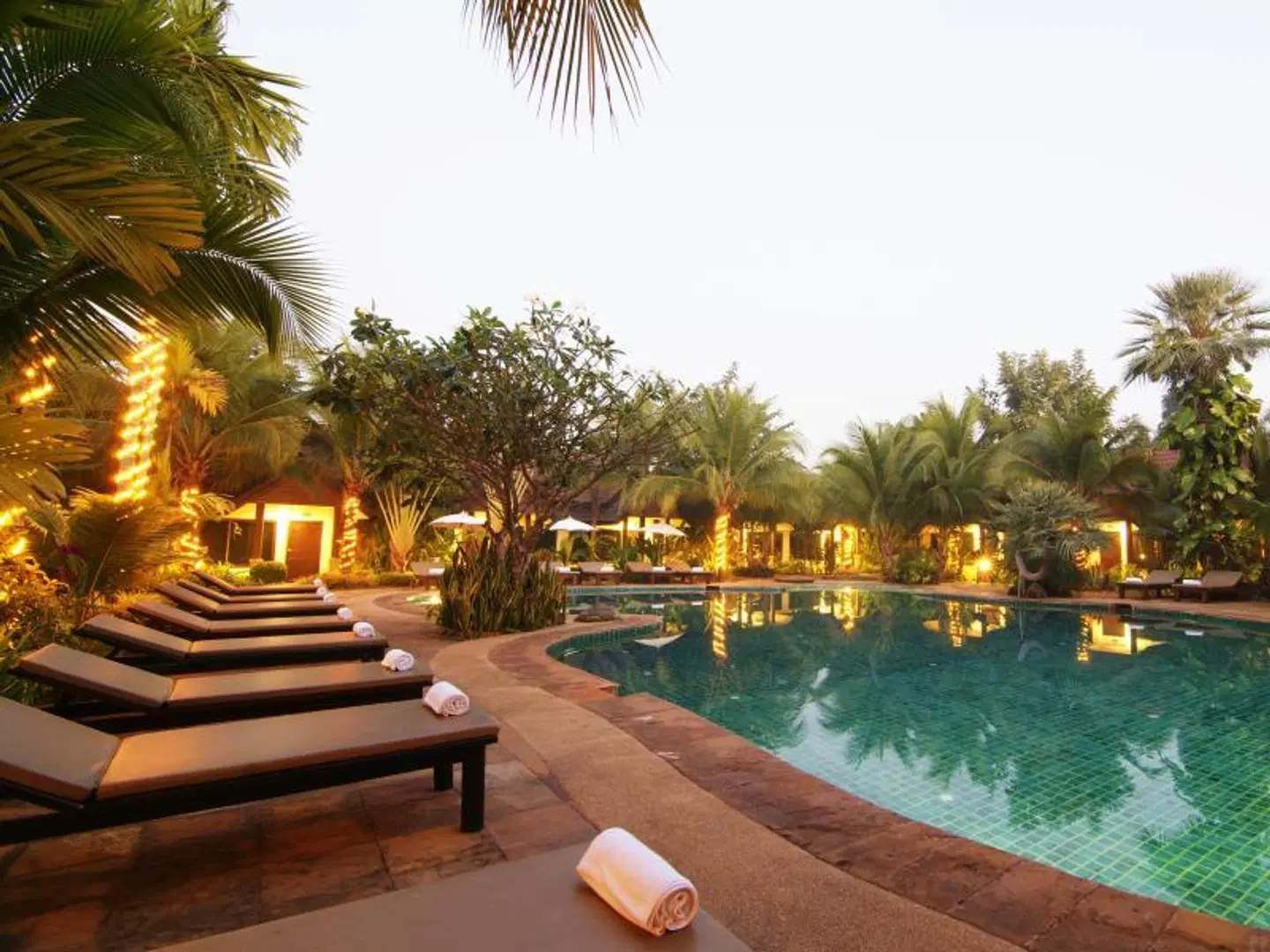 Laluna Resort OUTDOOR_POOL