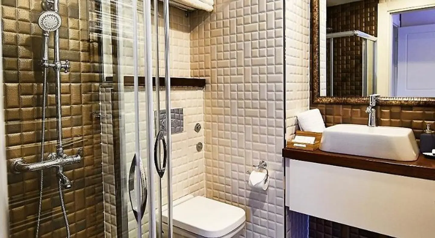 Arart Hotel Badezimmer