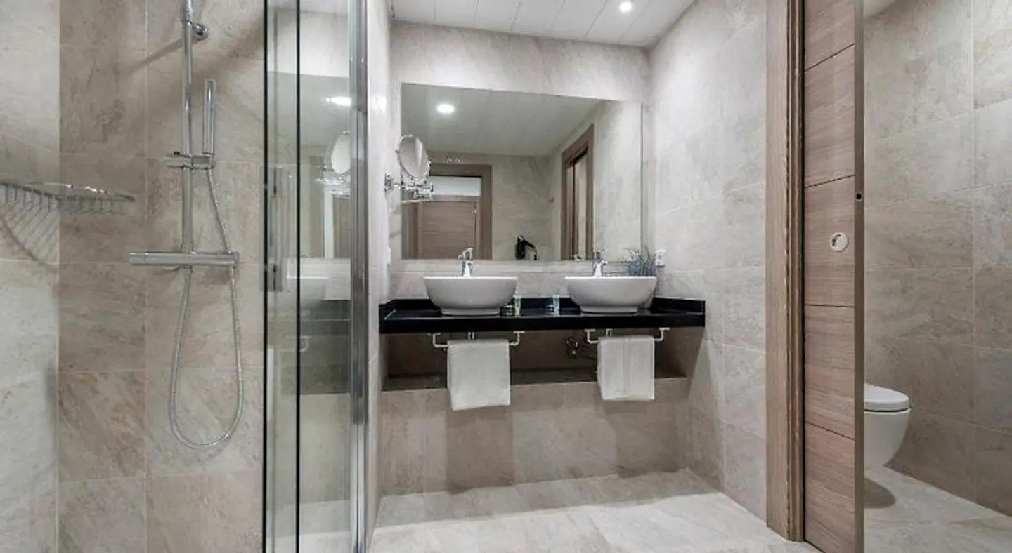 Suite Home Sardinero Badezimmer