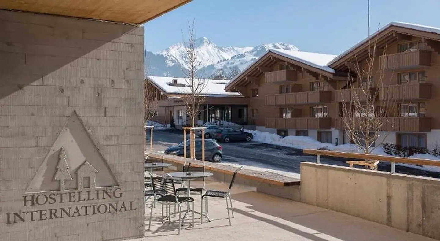 Youth Hostel Gstaad Saanenland Terrasse