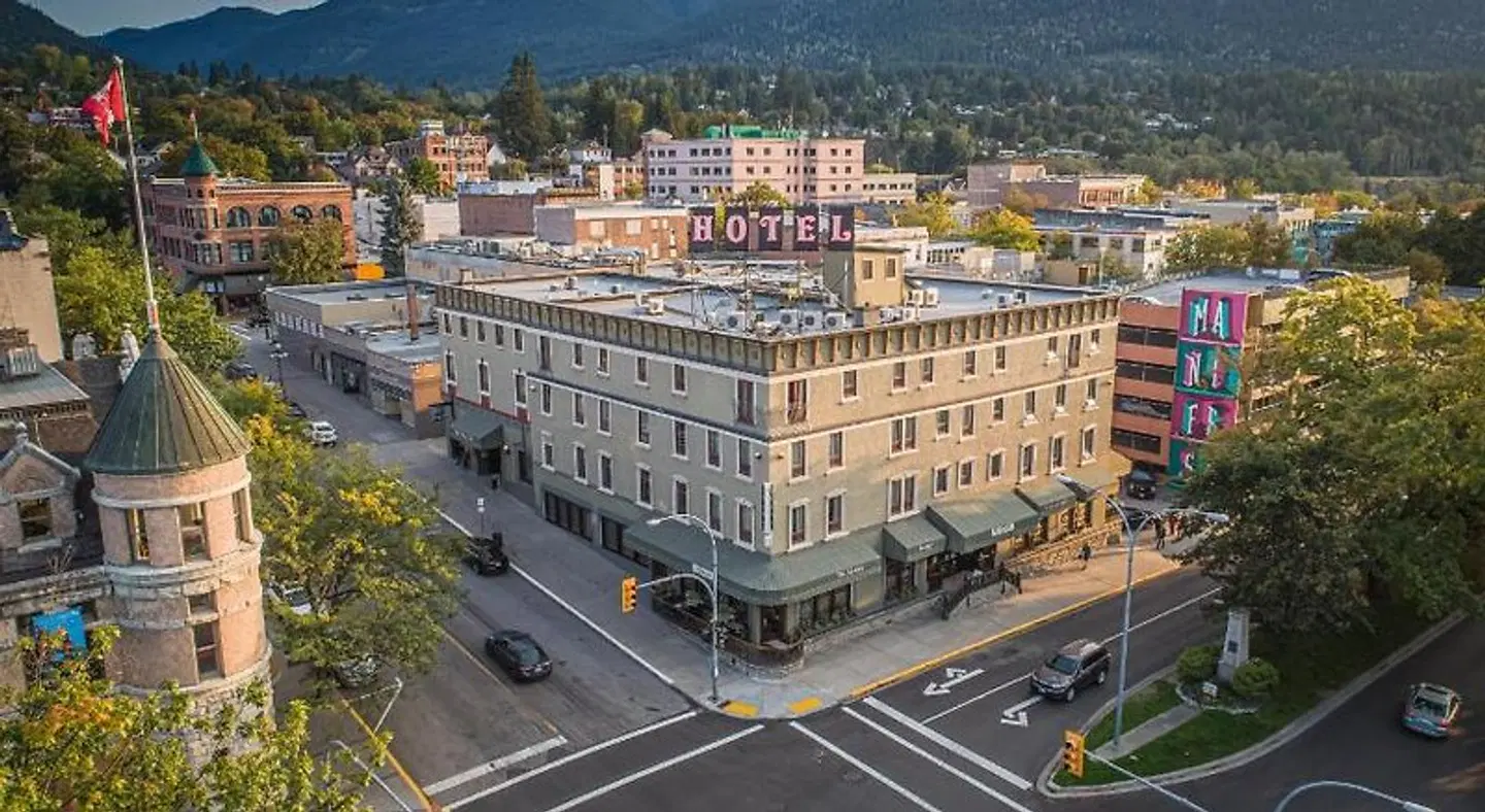 Hume Hotel EXTERIOR