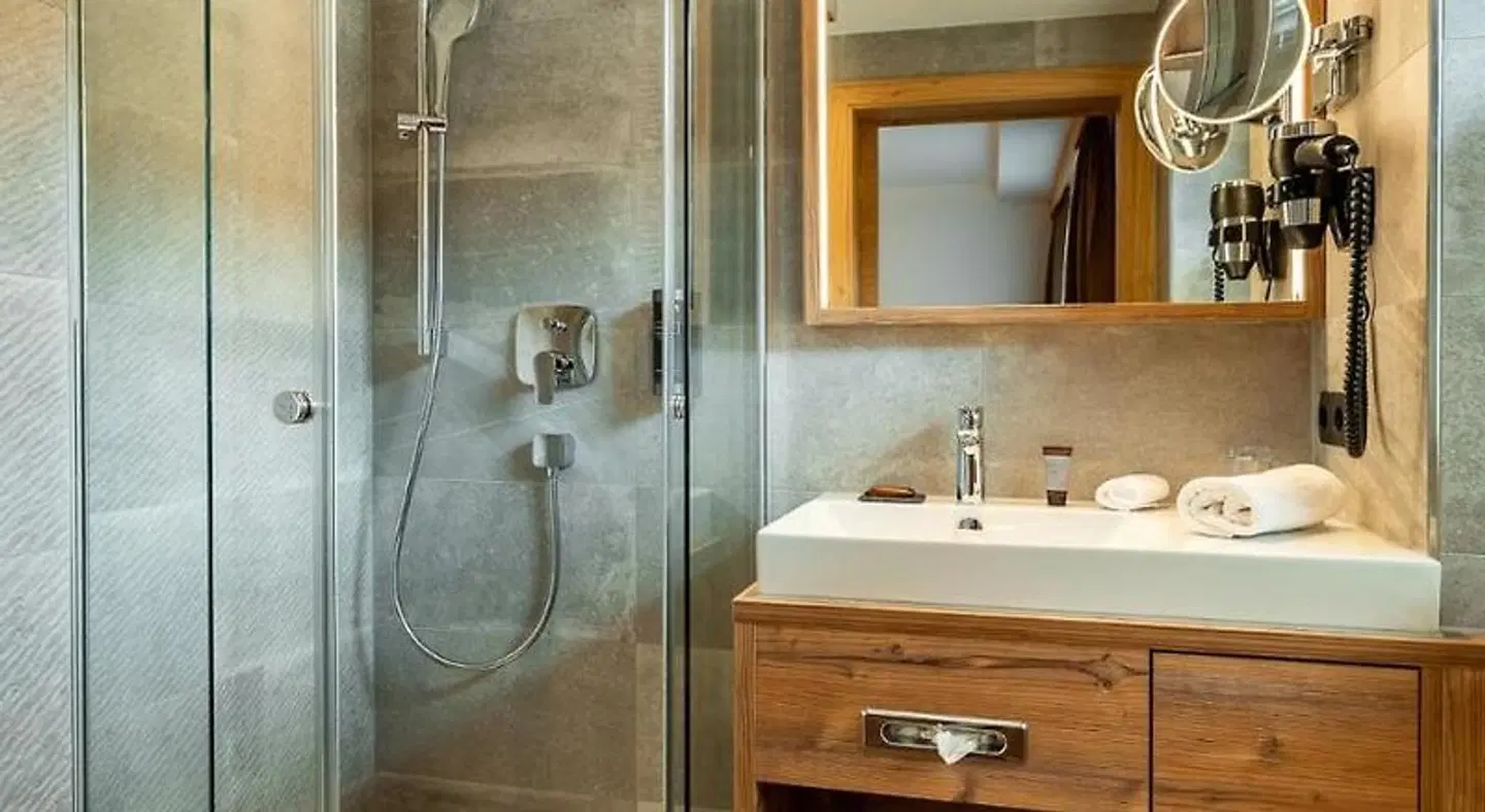 Alpenland Gerlos Hotel & Breakfast Badezimmer