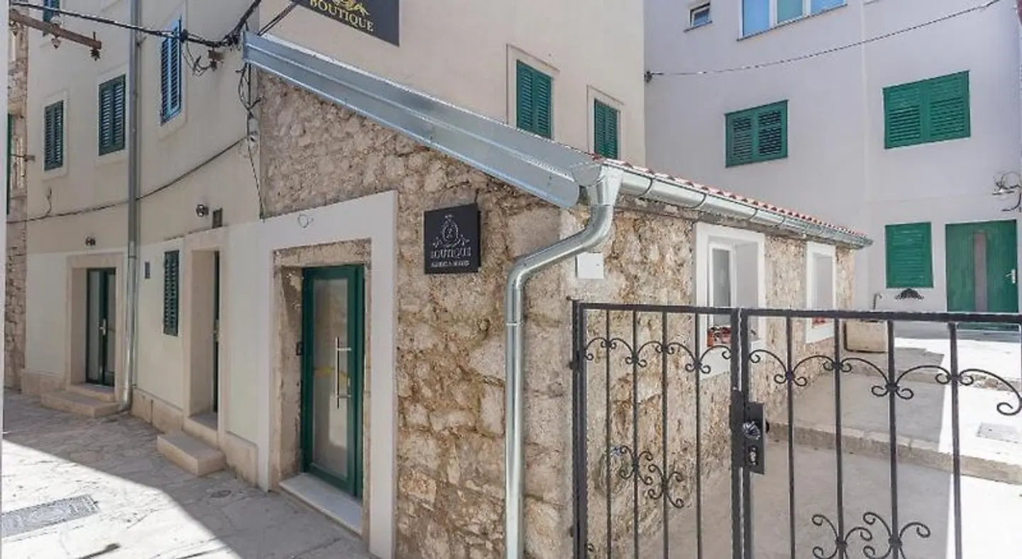 XBOUTIQUE EXTERIOR