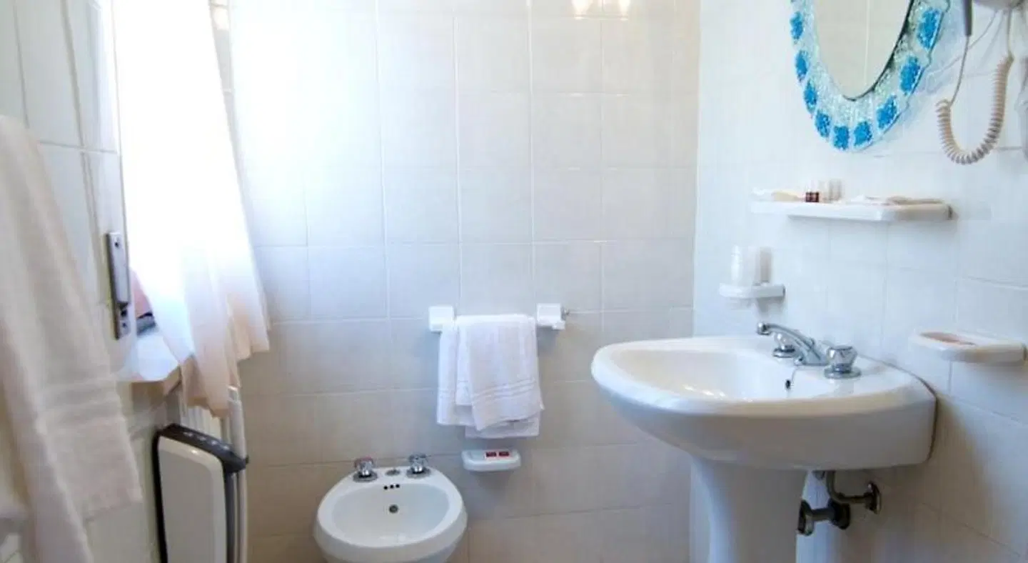 Hotel Velus Badezimmer