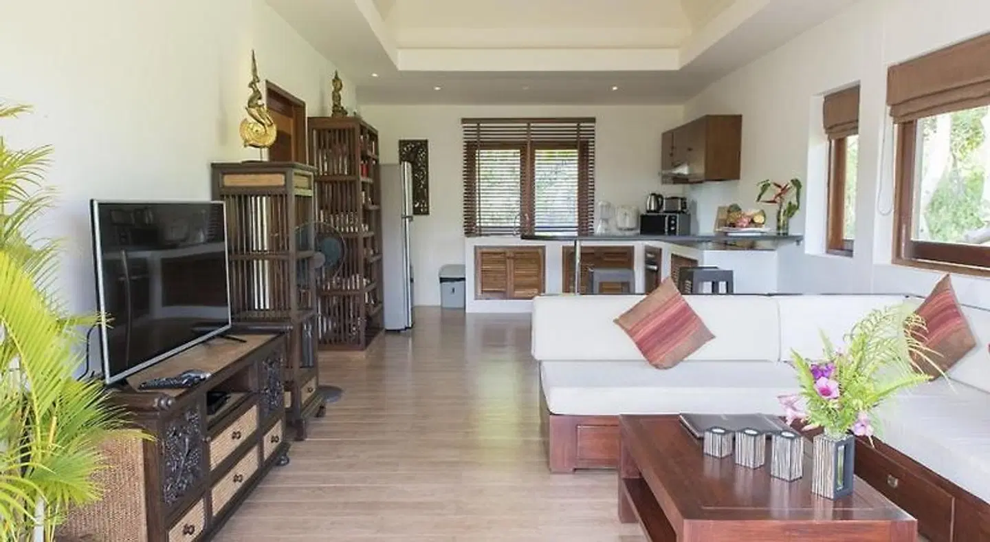 Tropical Season Villa Resort Bar