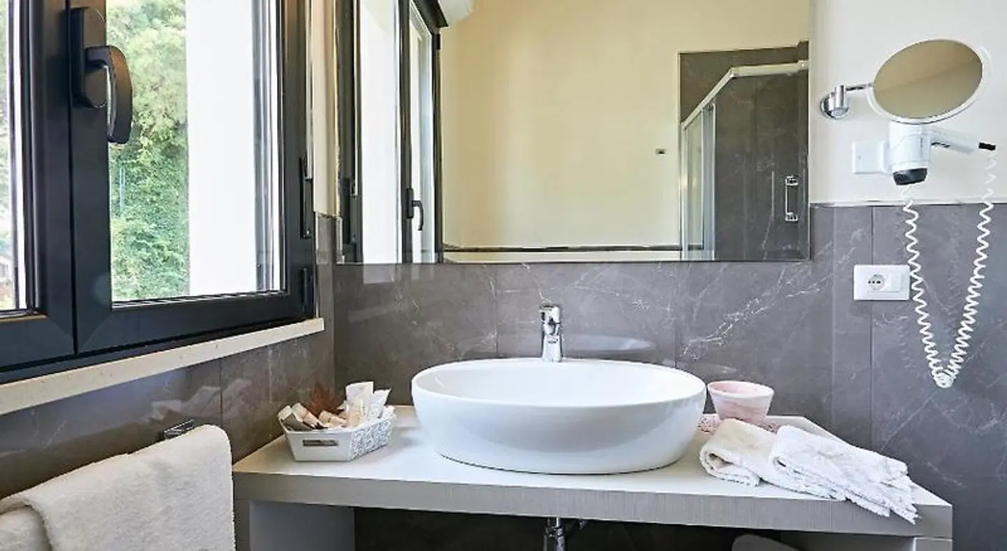 Hotel Athena Badezimmer