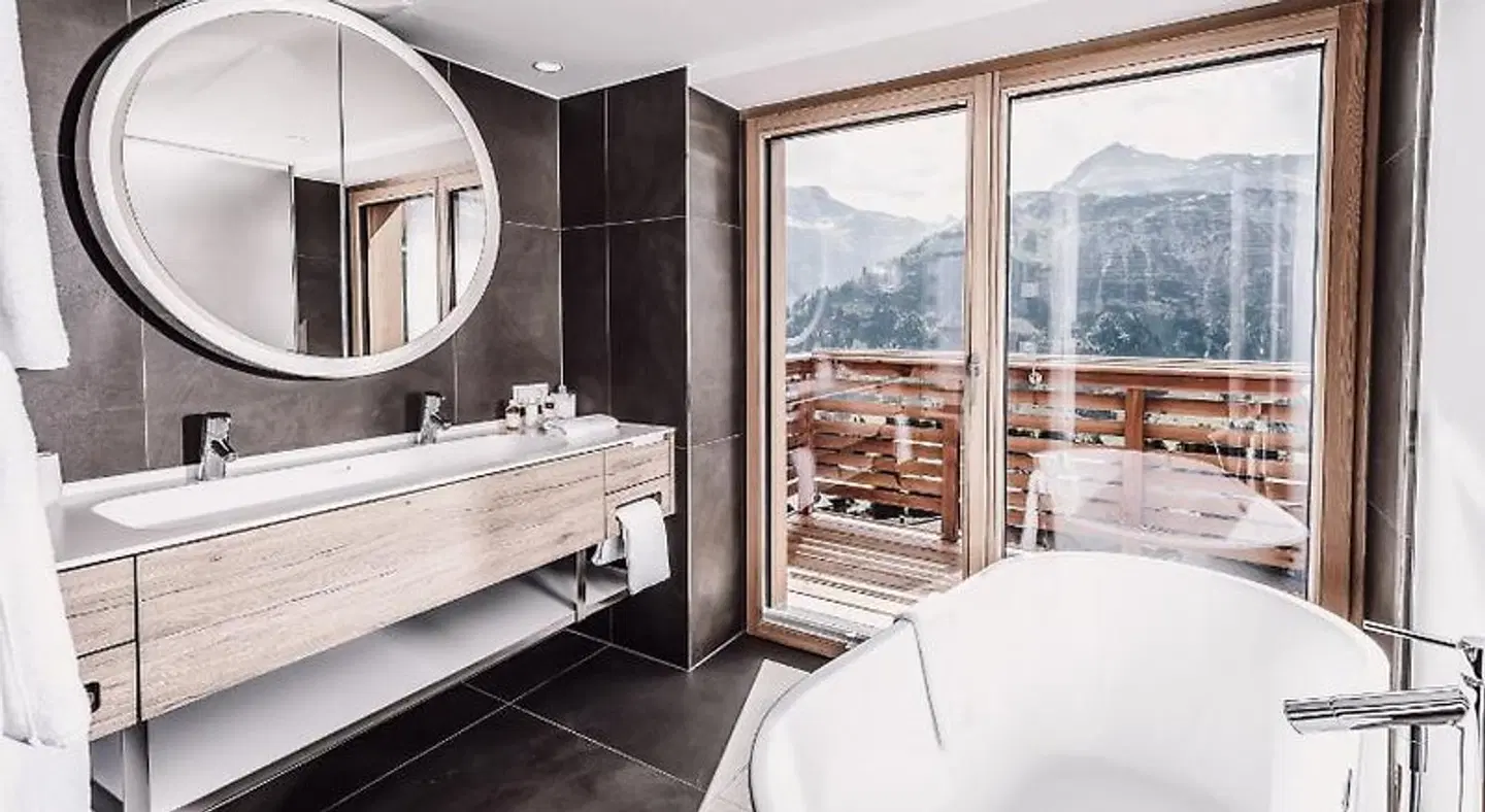 Goldener Berg Badezimmer