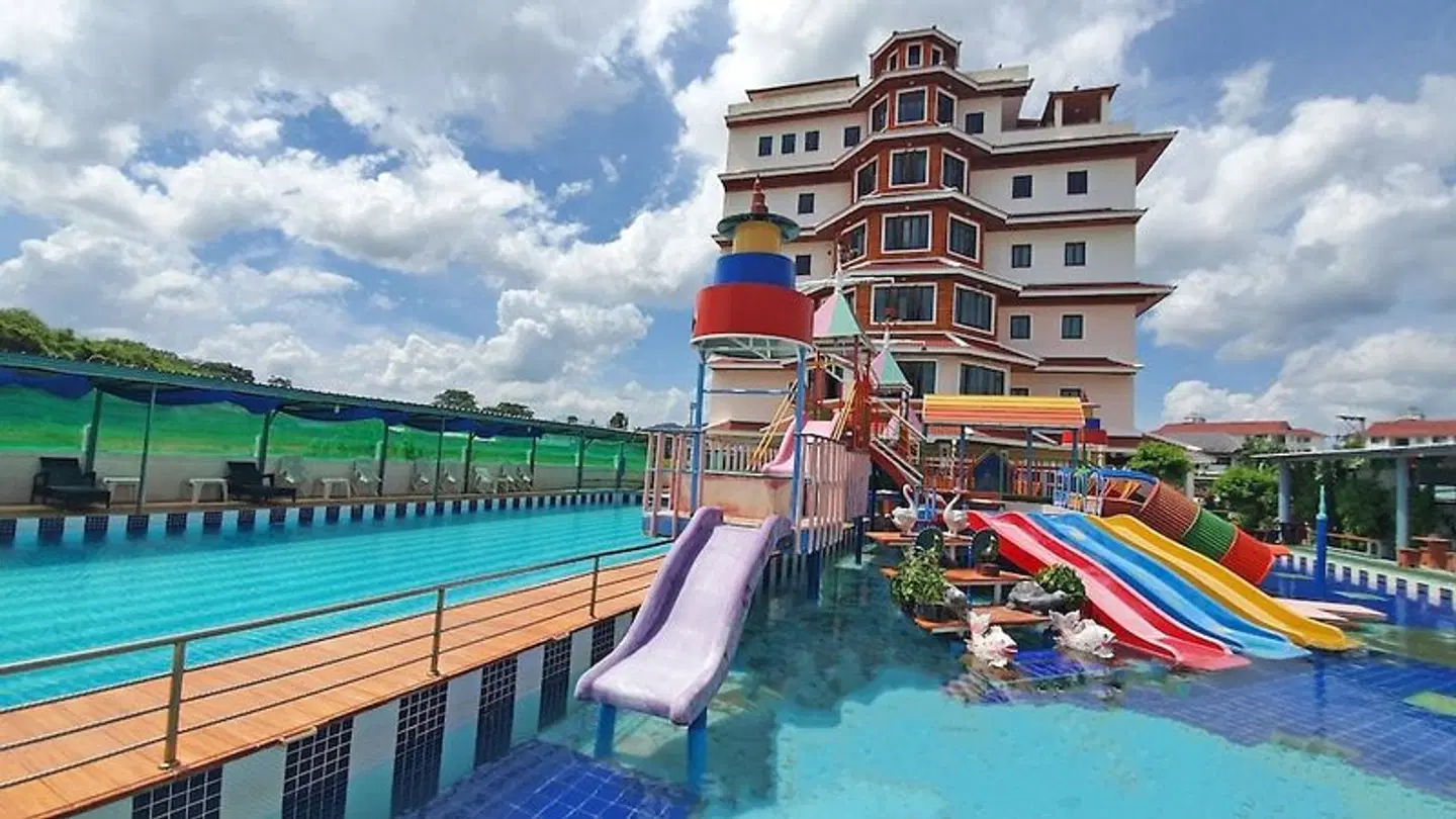Doungta Anda OUTDOOR_POOL