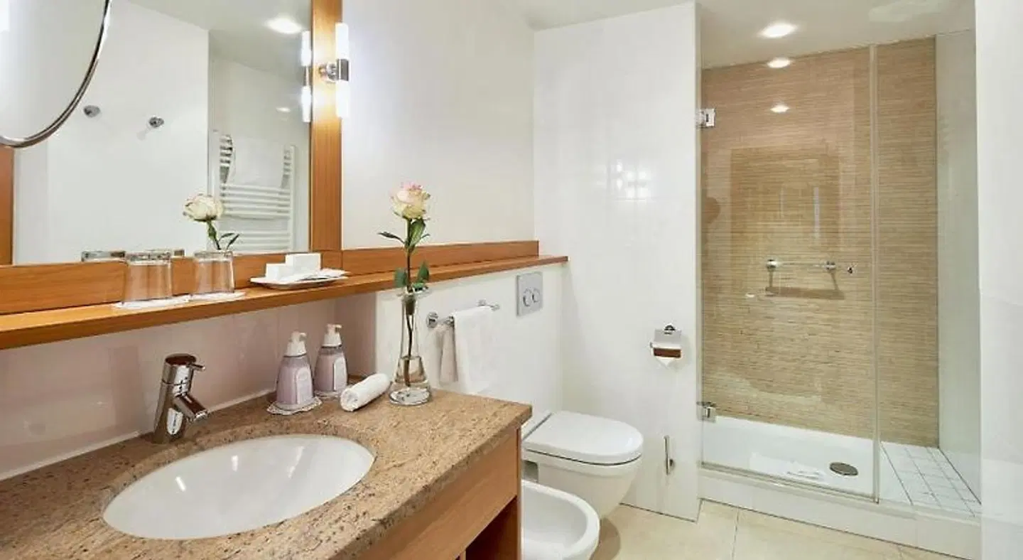 DAS RONACHER Thermal Spa Hotel Badezimmer