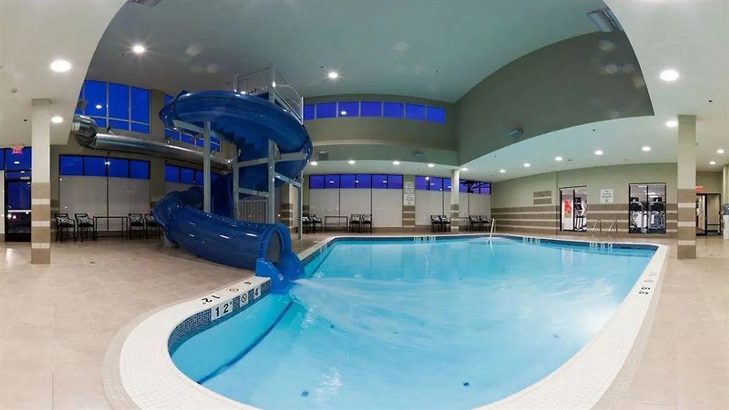 Holiday Inn & Suites Red Deer South by IHG Hallenbad