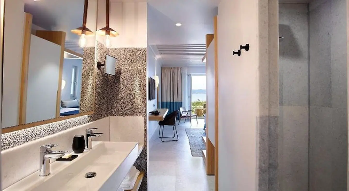 Summer Senses Luxury Resort Badezimmer