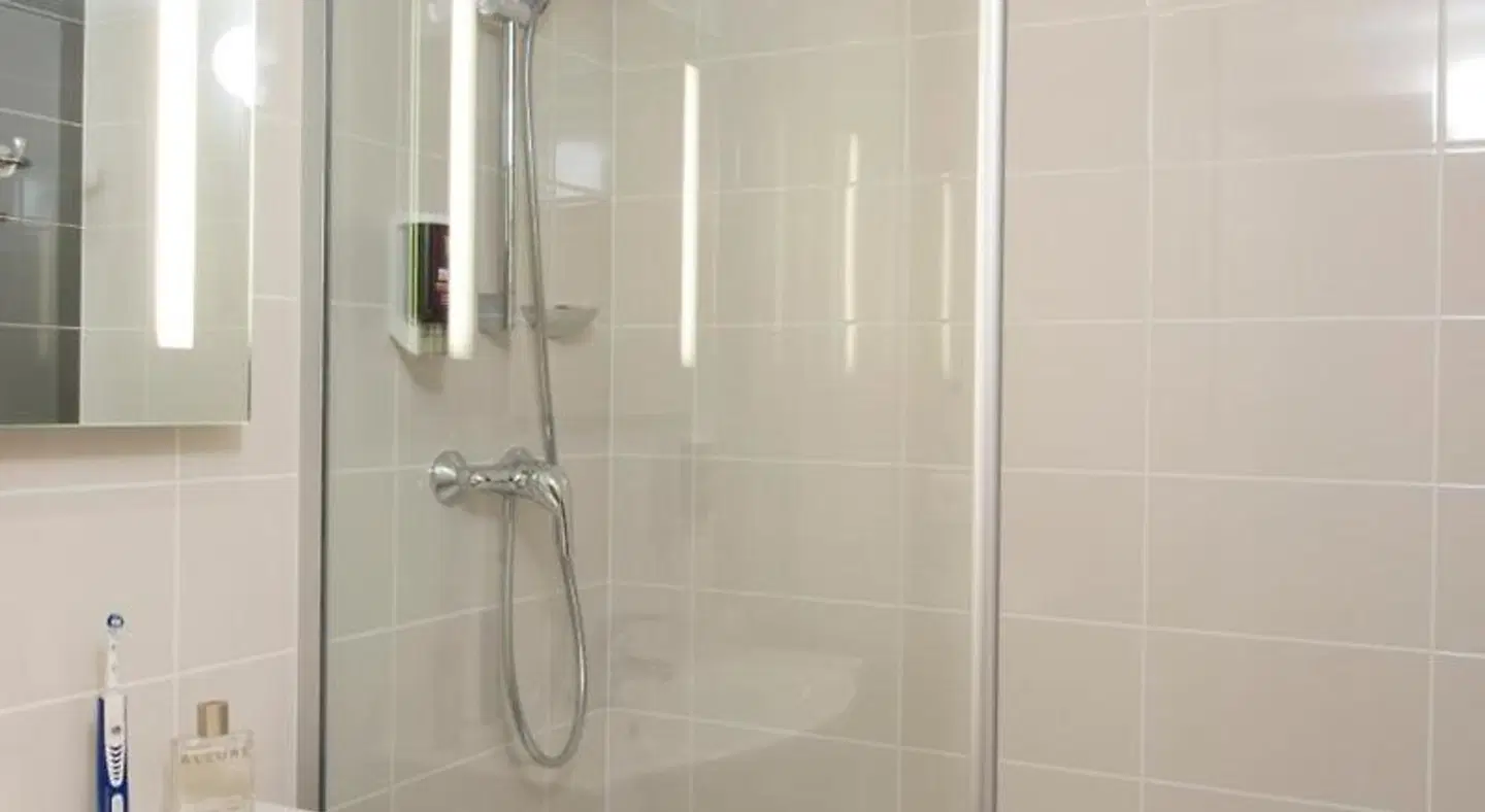 ibis Styles Paris Roissy CDG Badezimmer